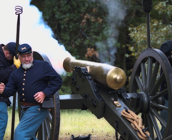 This is an image of Union soldiers operating a canon. 